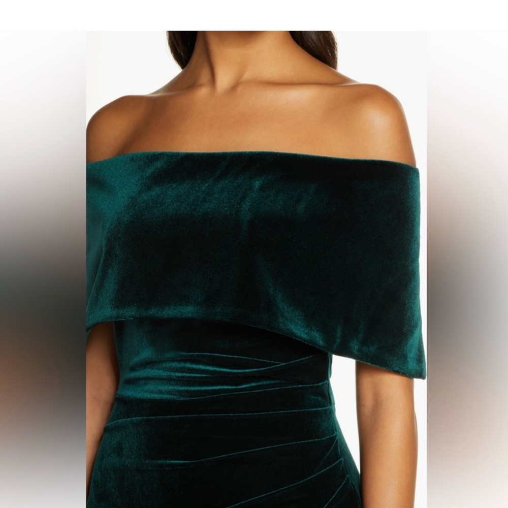 Vince Camuto Strapless Velvet Dress in Deep Green